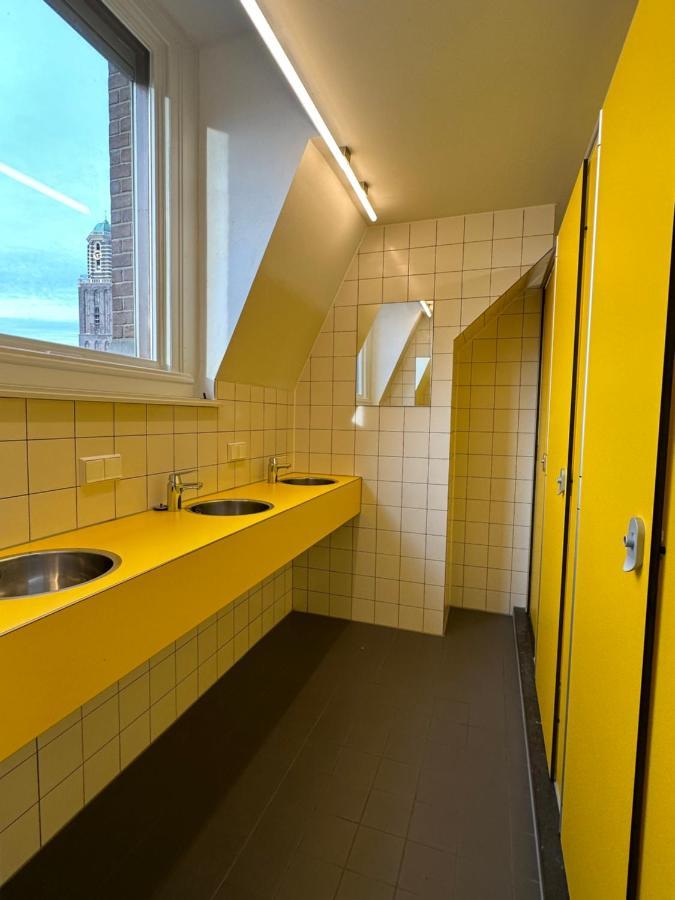 Hostel & Bar De Basis Zwolle  Exteriör bild